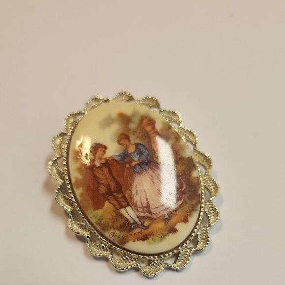 Vintage Fragonard Cameo Brooch with Gold Tone Trim - Picture 1 of 6